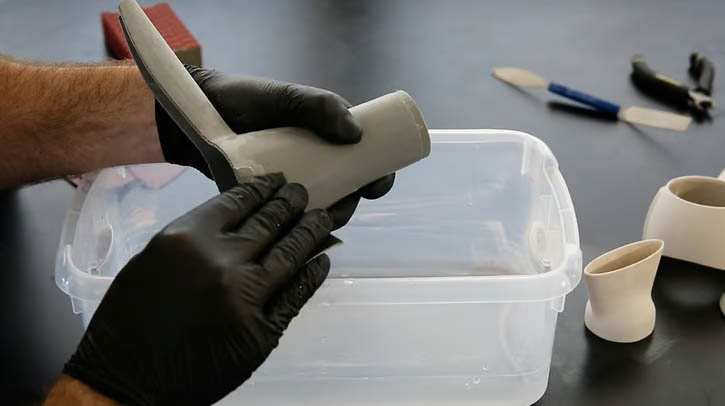 سنباده&zwnj;زنی