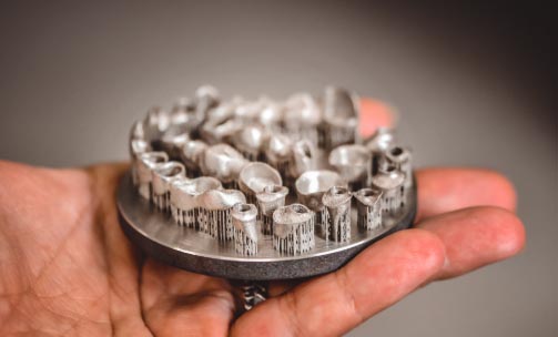 تولید تاج&zwnj;ها، پل&zwnj;ها و پروتزهای دندانی